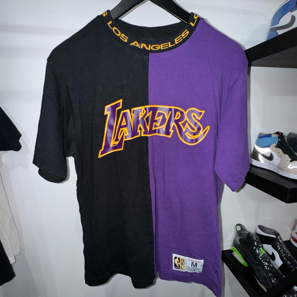 Purple and black Mitchell & Ness Los Angeles Lakers NBA T-shirt